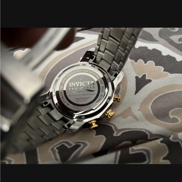 Invicta gold watch - Picture 3 of 7